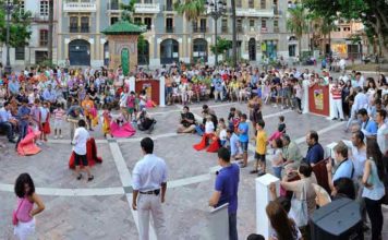 Aspecto panorámico de la Plaza de Las Monjas durante la demostración de toreo de salón de Miguel Ángel Perera. (FOTO: Vicente Medero)